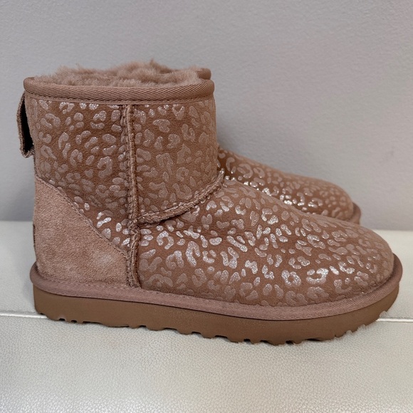 UGG Classic Mini Snow Leopard - Picture 3 of 7